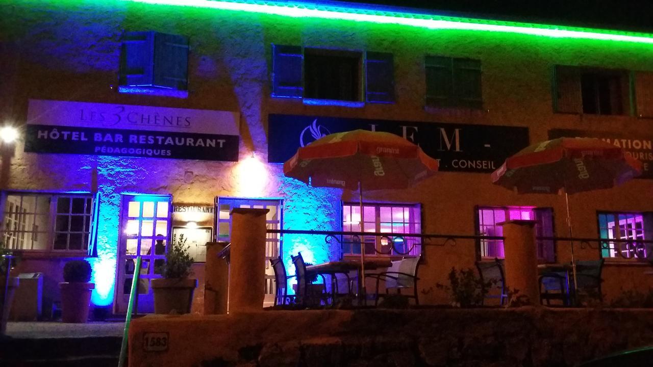 Hotel Restaurant Les 3 Chenes Fréjus Exterior foto